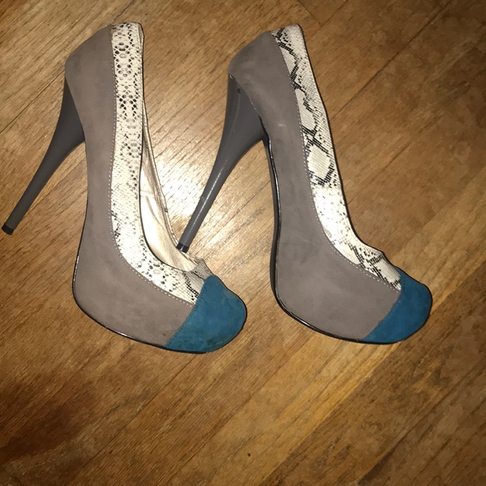 Teal toed gray platform heels with snake skin